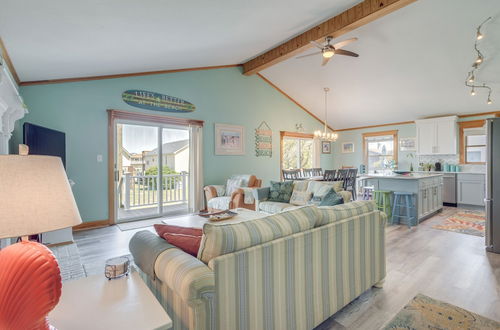 Photo 26 - Coastal Home W/deck, Outdoor Shower: Walk to Beach