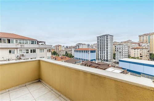 Photo 4 - Chic Flat With Balcony Near Subway and Marmaray