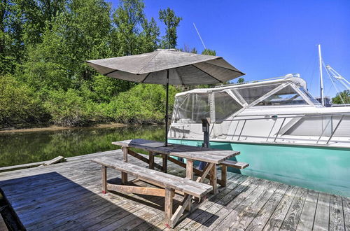 Foto 15 - Floating Home on Columbia River w/ Provided Kayaks