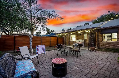 Foto 15 - Sun-lit House w/ Backyard Entertainment Patio