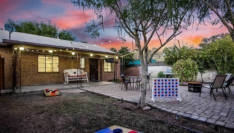 Foto 1 - Sun-lit House w/ Backyard Entertainment Patio