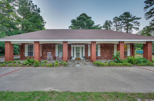 Foto 16 - Lovely Hawkins Home w/ Patio & Hangar Garage