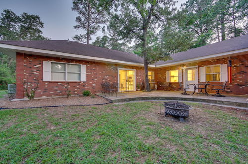 Foto 30 - Lovely Hawkins Home w/ Patio & Hangar Garage