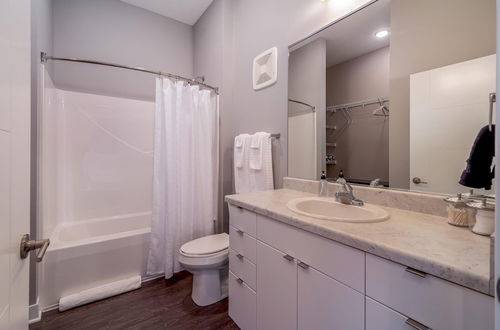 Photo 30 - Des Moines Alluring 2BD 2BA Downtown Apartment