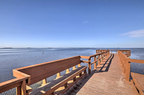 Photo 4 - Cozy Crystal Beach Cottage: Walk to Shoreline