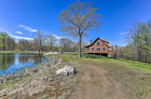 Foto 42 - Poconos Family Fun: Waterfront Cabin w/ Deck