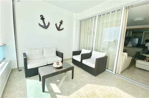Foto 21 - Beachfront Apartment in Marbella Towers