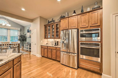 Photo 9 - Stylish Home + Screened Porch, 6 Mi to Beach