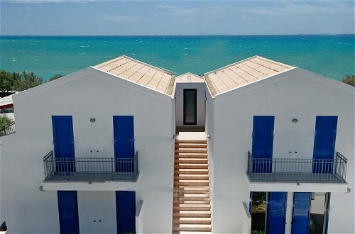 Photo 9 - Dolce Mare 2 - Sea Front Apartment - Large Terrace - Wifi and Private Parking