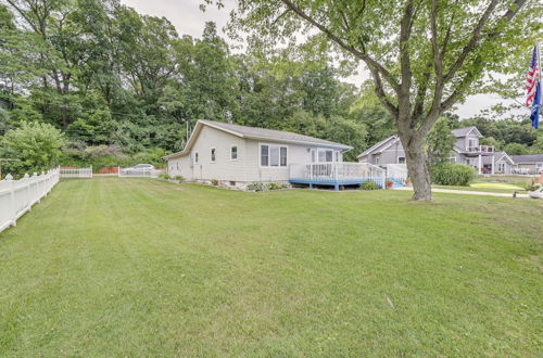 Photo 22 - Charming Battle Creek Cottage w/ Dock