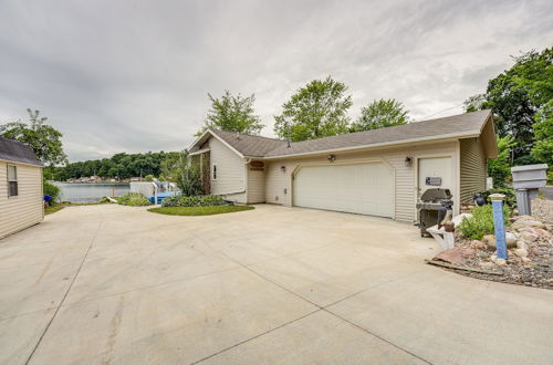 Photo 5 - Charming Battle Creek Cottage w/ Dock