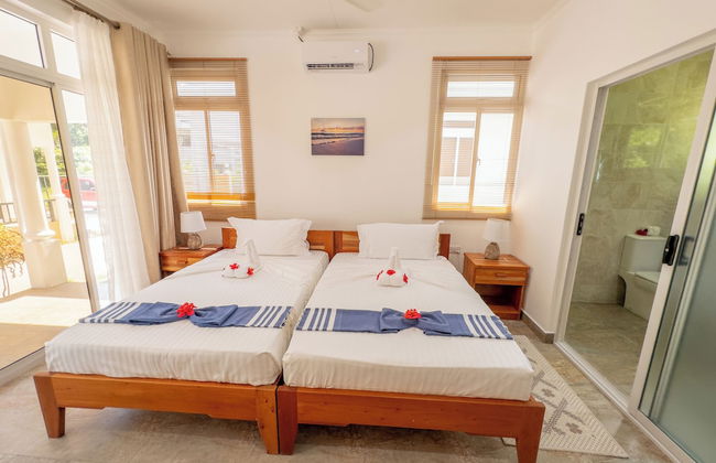 Macmillan's Holiday Villas - Foto 4