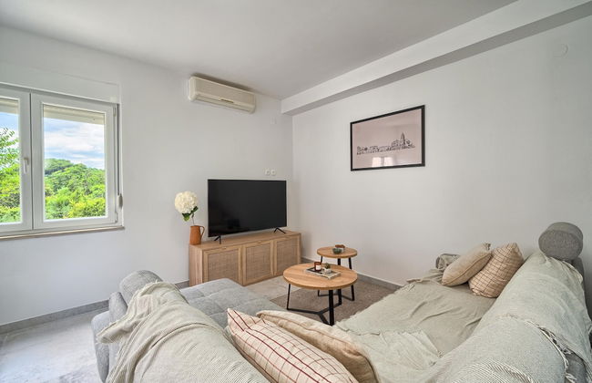 A1-luxury apt w big Balcony, 4 min Walk to Beach - Photo 12