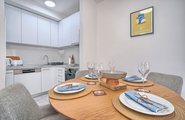 A1-luxury apt w big Balcony, 4 min Walk to Beach - Photo 18