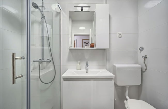 A1-luxury apt w big Balcony, 4 min Walk to Beach - Photo 15