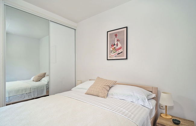 A1-luxury apt w big Balcony, 4 min Walk to Beach - Photo 2