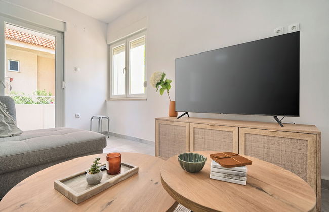 A1-luxury apt w big Balcony, 4 min Walk to Beach - Photo 11