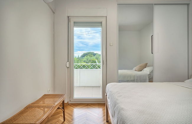 A1-luxury apt w big Balcony, 4 min Walk to Beach - Photo 5