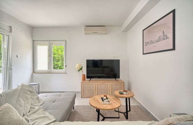 A1-luxury apt w big Balcony, 4 min Walk to Beach - Photo 10