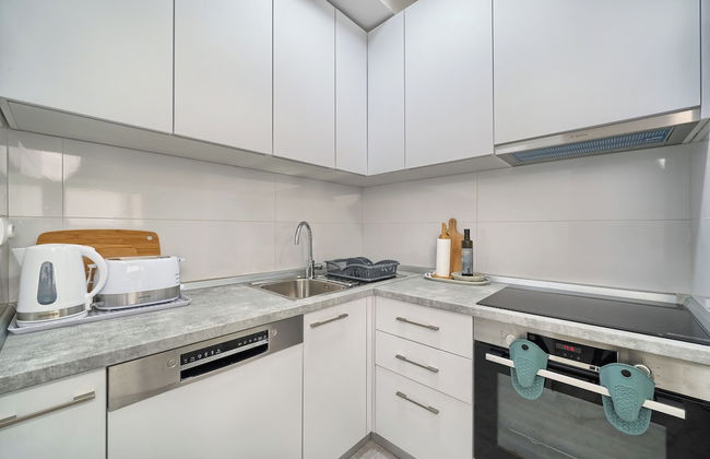 A1-luxury apt w big Balcony, 4 min Walk to Beach - Photo 8