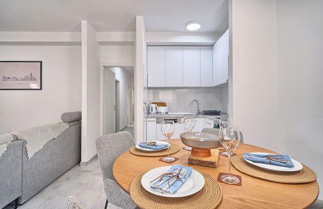 A1-luxury apt w big Balcony, 4 min Walk to Beach - Photo 20