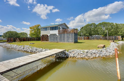 Foto 7 - Lakefront Alabama Escape w/ Boat Dock & Fire Pit