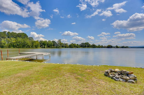 Foto 1 - Lakefront Alabama Escape w/ Boat Dock & Fire Pit