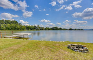 Foto 1 - Lakefront Alabama Escape w/ Boat Dock & Fire Pit