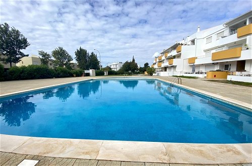 Photo 2 - Vilamoura Fresh With Pool by Homing