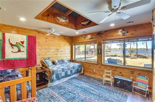 Foto 4 - Cabin Getaway w/ Fireplace & Lake Access