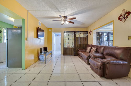 Foto 16 - Convenient Hollywood Home w/ Patios, 4 Mi to Beach