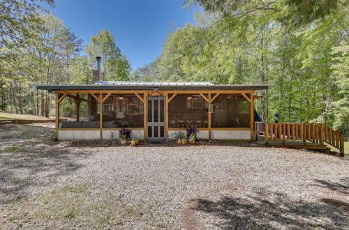 Foto 30 - Pet-friendly Haleyville Cabin Rental w/ Kayaks