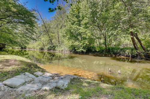 Foto 15 - Pet-friendly Haleyville Cabin Rental w/ Kayaks