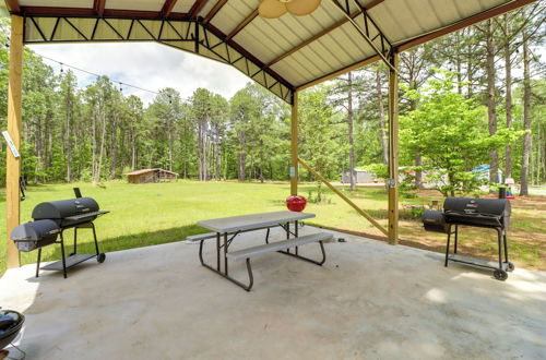 Photo 14 - Tree-lined Higden Retreat: Close to Parks + Trails