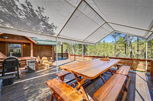 Foto 11 - Pristine Pine Retreat w/ Deck & Outdoor Dining