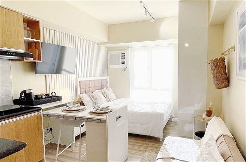 Foto 6 - Remarkable Modern 1-bed Apartment in Cebu City