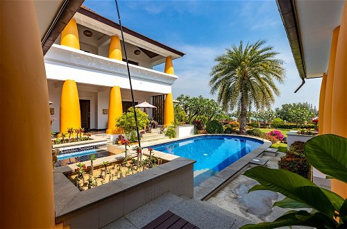Foto 47 - Bali Style Mansion In Great Location HG