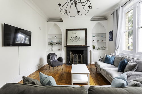 Photo 20 - Clapham Charm: 2-bedroom Beauty