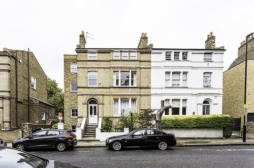 Photo 25 - Clapham Charm: 2-bedroom Beauty