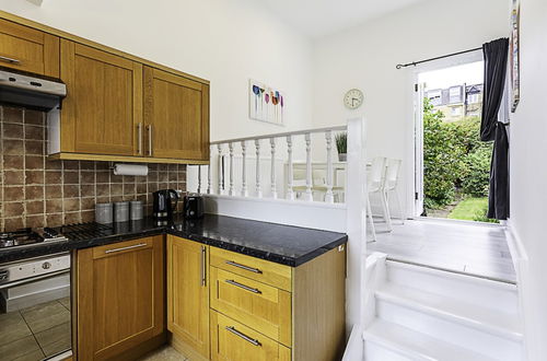 Photo 8 - Clapham Charm: 2-bedroom Beauty