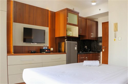 Photo 13 - Homey And Comfort Stay Studio Room Maple Park Sunter Apartment