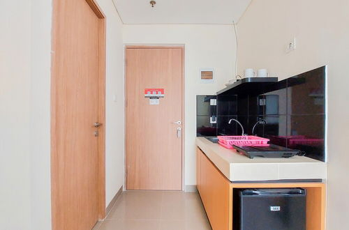 Photo 6 - Homey And Comfort Studio Apartment At B Residence