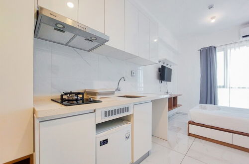 Photo 6 - New And Comfy Studio Sky House Alam Sutera Apartment