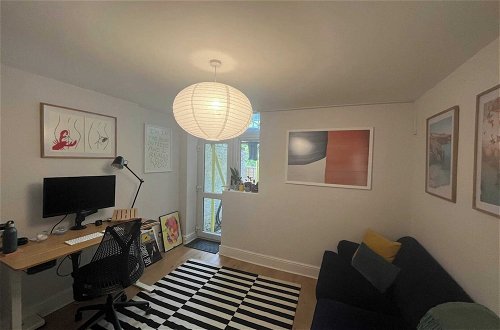 Photo 12 - Characterful 1BD Flat w/ Private Gym - Brockley