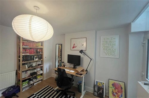 Photo 13 - Characterful 1BD Flat w/ Private Gym - Brockley