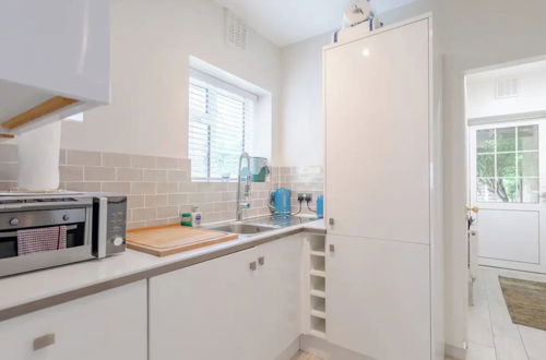 Photo 8 - Spacious 1BD Flat With Garden - Hampstead Heath