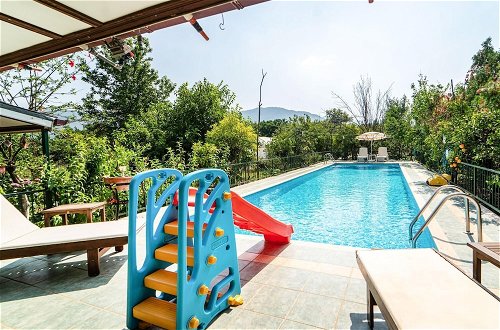 Foto 6 - Duplex Villa w Pool Garden and BBQ in Koycegiz