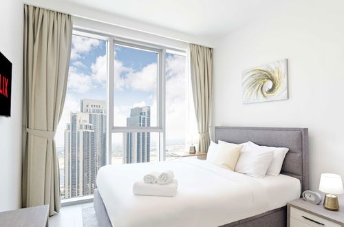 Photo 2 - LUX The Dubai Creek View Suite