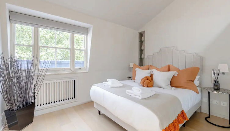 Photo 1 - Stylish 1BD Flat 5 Mins to Harrods- Knightsbridge