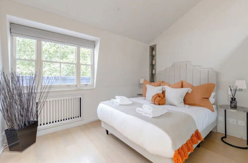 Photo 1 - Stylish 1BD Flat 5 Mins to Harrods- Knightsbridge